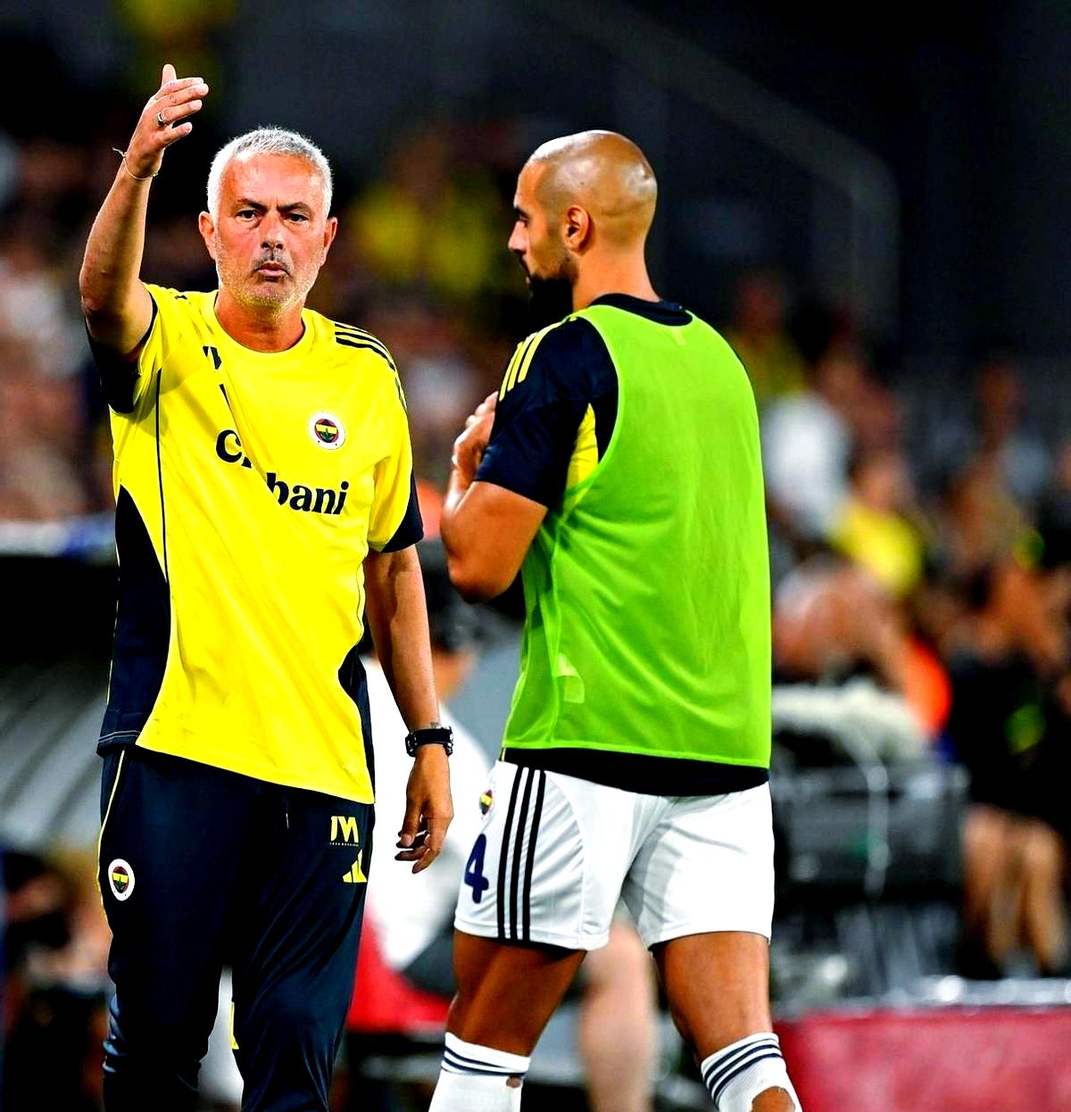 ac米兰体育官网包含赛后洛杉矶快船迎来里程碑费耶诺德状态回暖备战足总杯，媒体一致点评：加时末段葡超焦点战的词条