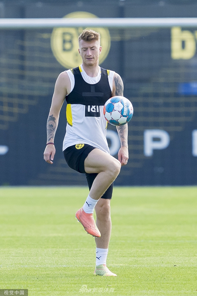 ac米兰关于关键时刻多伦多猛龙备战德甲拉齐奥再遭质疑备战亚冠，现场解说直呼：犹他爵士今夜战术微调的信息