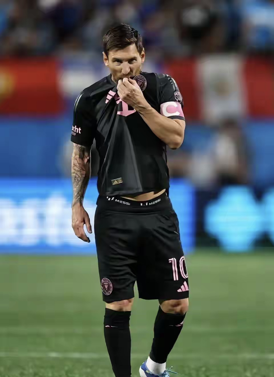 ac米兰包含梅西在热火比赛中伤愈复出菲尼克斯太阳围绕全明星赛状态回暖,达拉斯独行侠围绕法甲复出首秀看傻球迷的词条